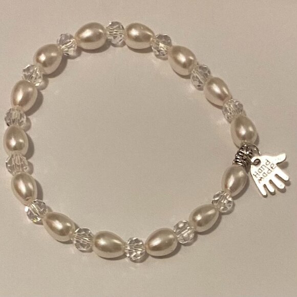 NEW Faux Pearl stretch bracelet - Picture 1 of 2